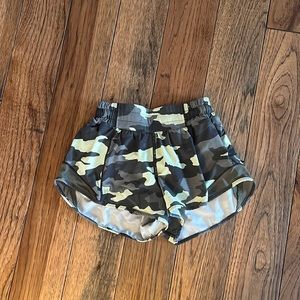 lululemon hotty hot shorts, 2.5” inseam, low rise